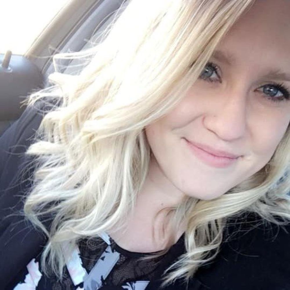 Meet your Posher, Cassandra